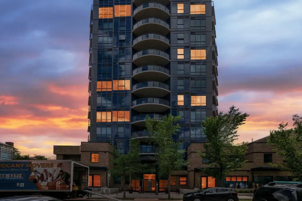 303 13 Avenue SW Calgary AB T2R 0Y9