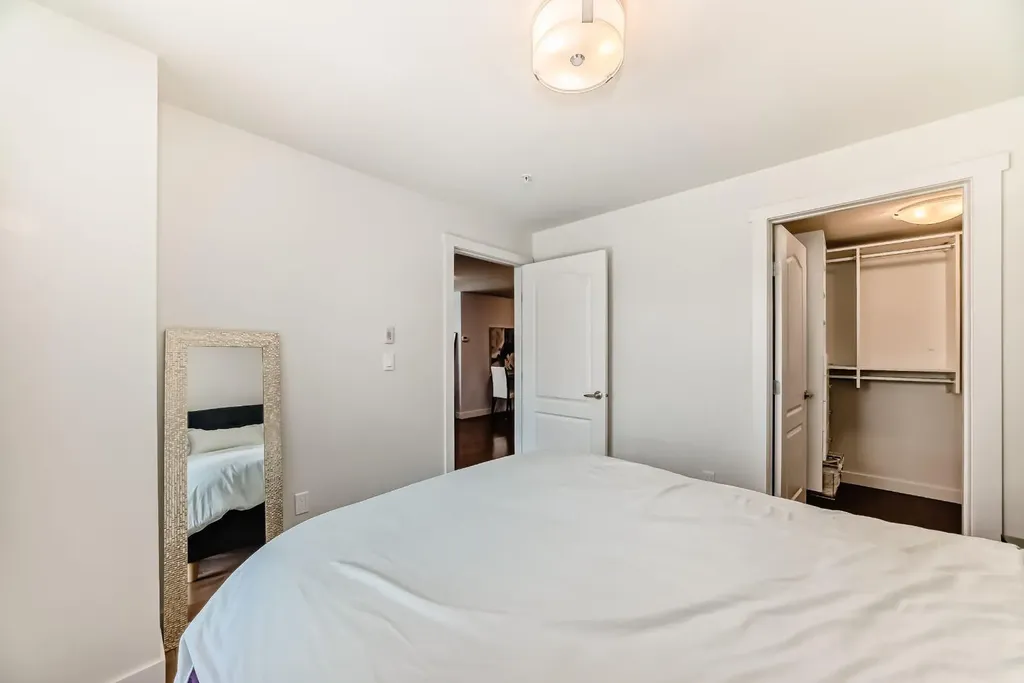 303 13 Avenue SW Calgary AB T2R 0Y9
