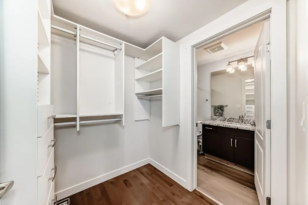 303 13 Avenue SW Calgary AB T2R 0Y9