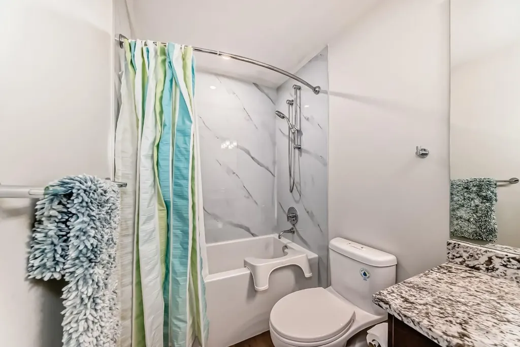 303 13 Avenue SW Calgary AB T2R 0Y9