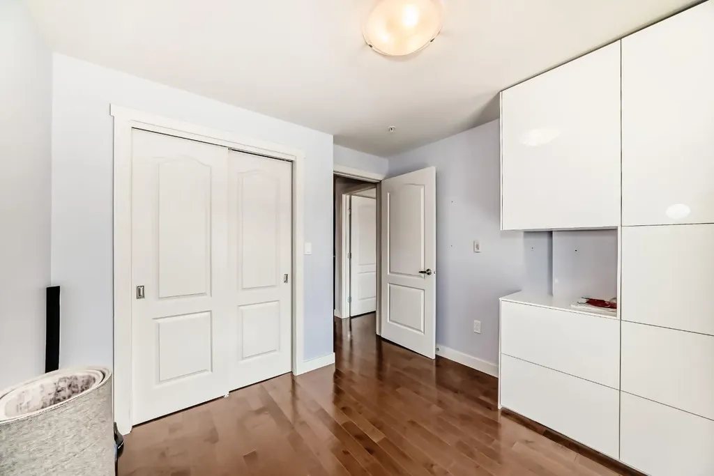 303 13 Avenue SW Calgary AB T2R 0Y9
