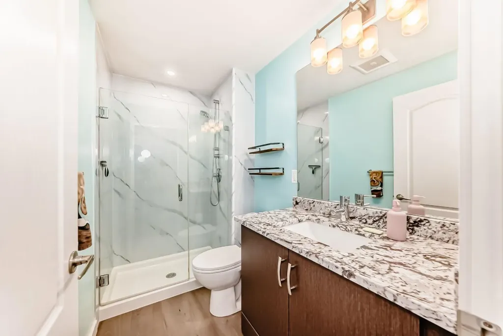 303 13 Avenue SW Calgary AB T2R 0Y9