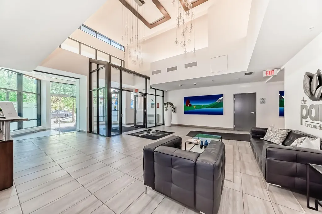 303 13 Avenue SW Calgary AB T2R 0Y9