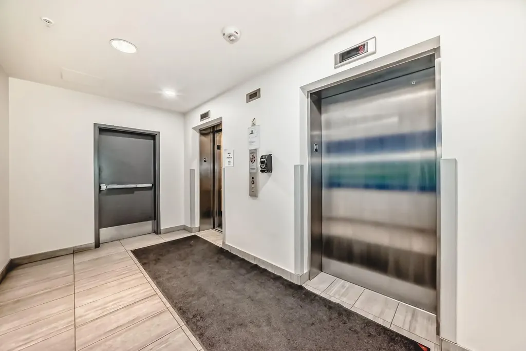 303 13 Avenue SW Calgary AB T2R 0Y9