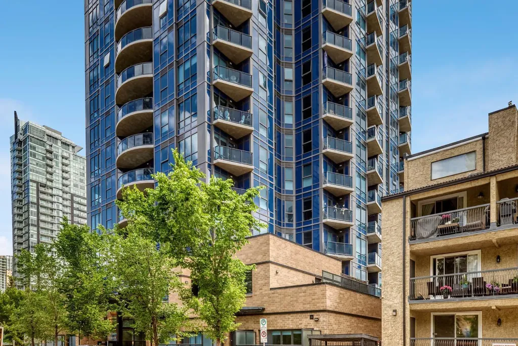 303 13 Avenue SW Calgary AB T2R 0Y9