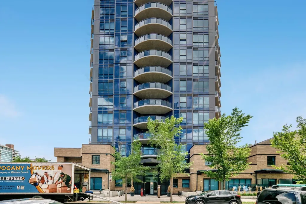 303 13 Avenue SW Calgary AB T2R 0Y9