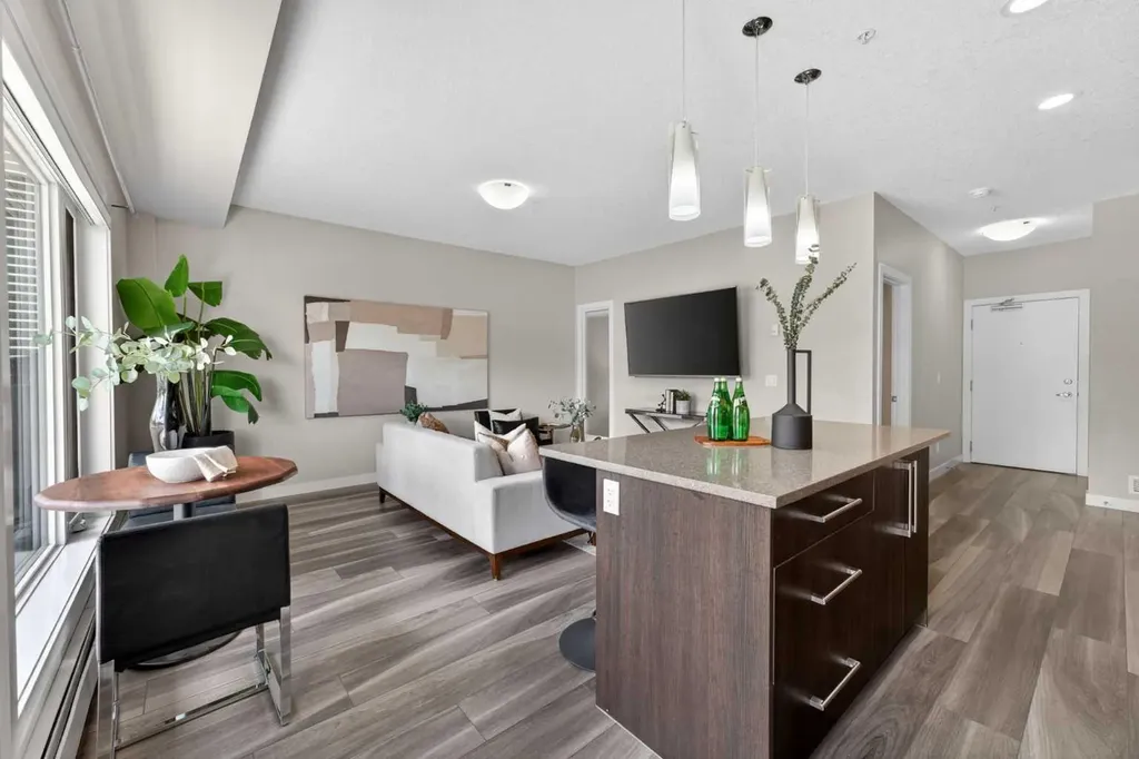 93 34 Avenue SW Calgary AB T2S 3H4