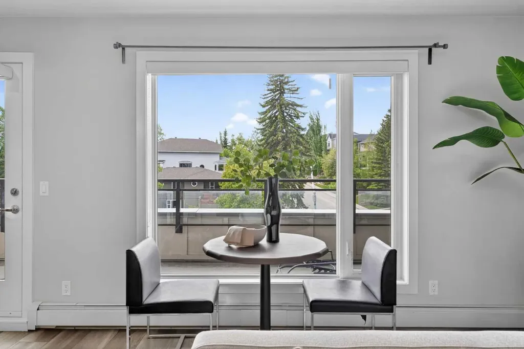 93 34 Avenue SW Calgary AB T2S 3H4