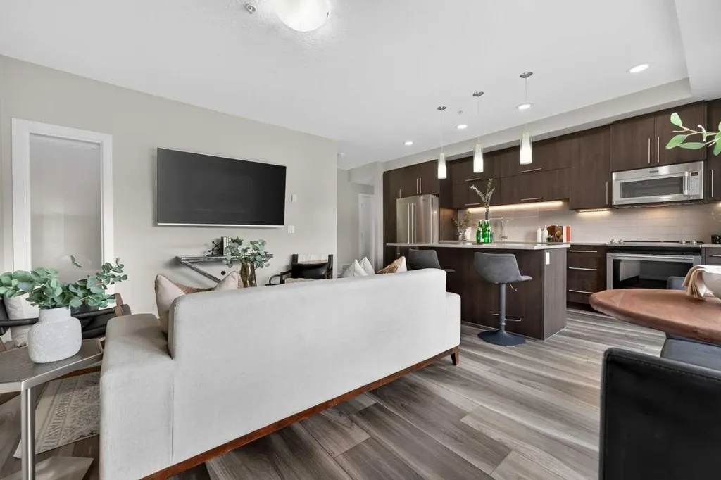 93 34 Avenue SW Calgary AB T2S 3H4