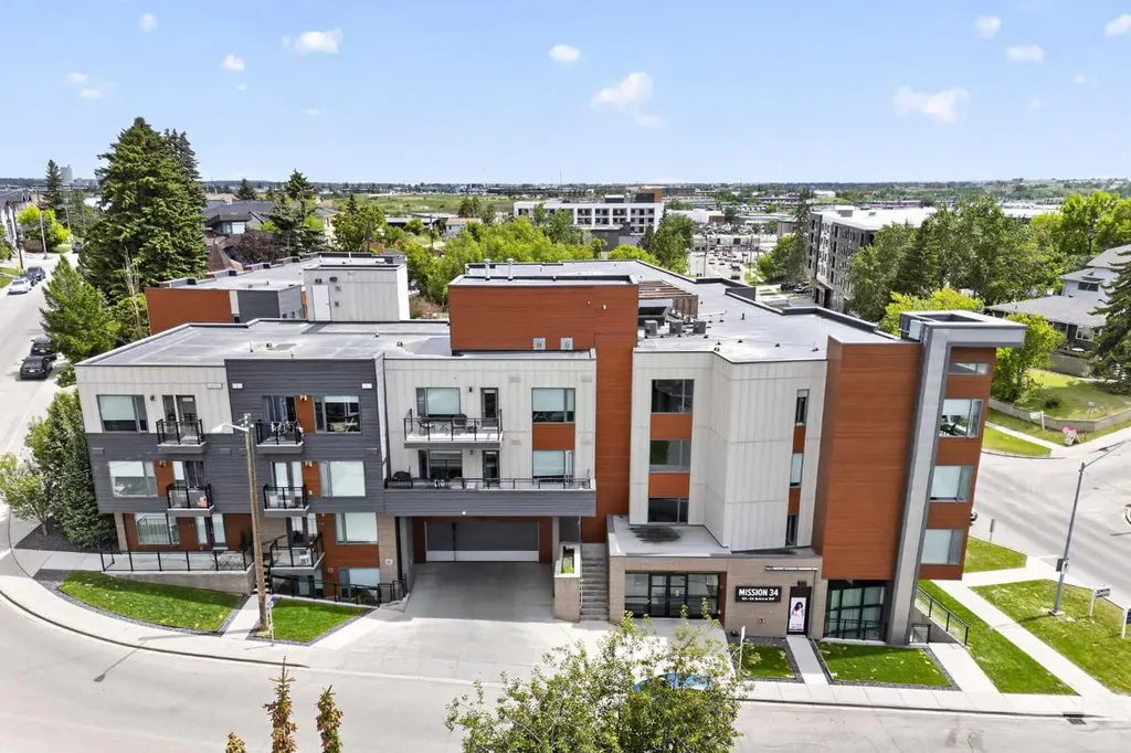 93 34 Avenue SW Calgary AB T2S 3H4