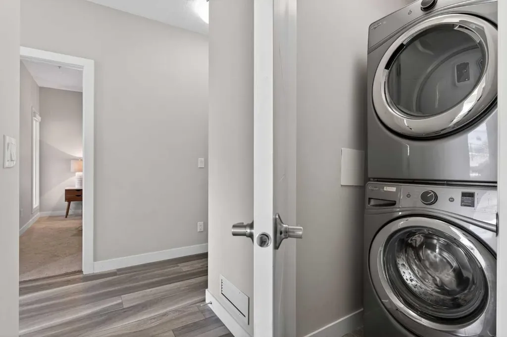 93 34 Avenue SW Calgary AB T2S 3H4