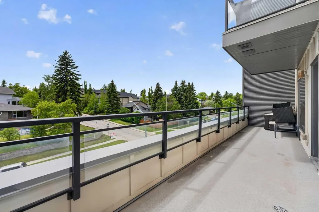 93 34 Avenue SW Calgary AB T2S 3H4
