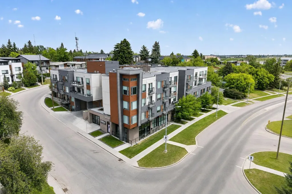 93 34 Avenue SW Calgary AB T2S 3H4