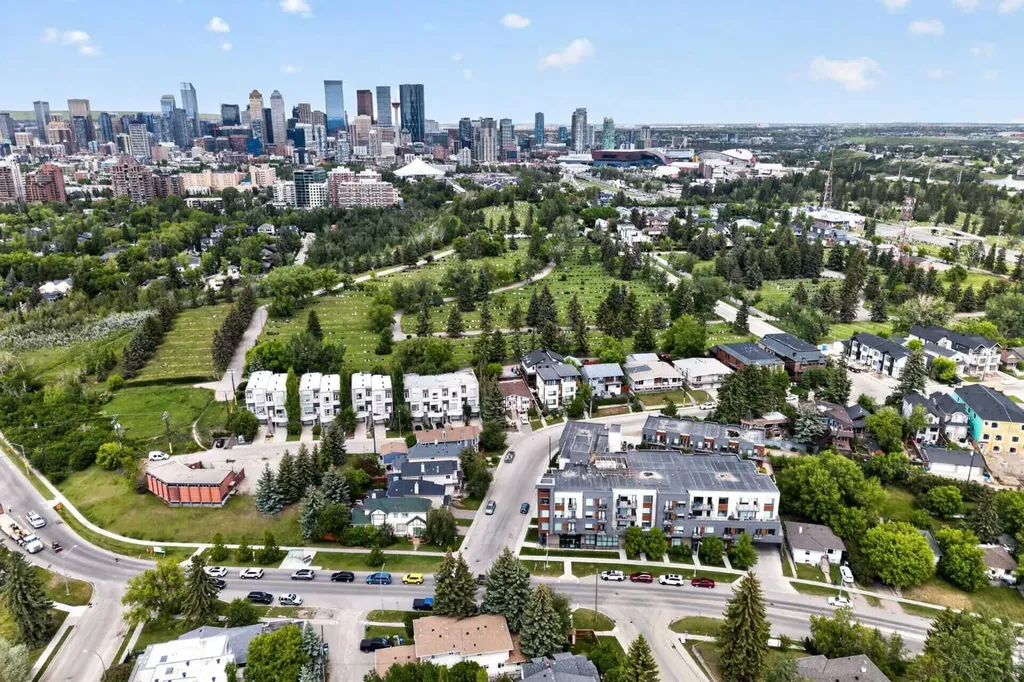93 34 Avenue SW Calgary AB T2S 3H4