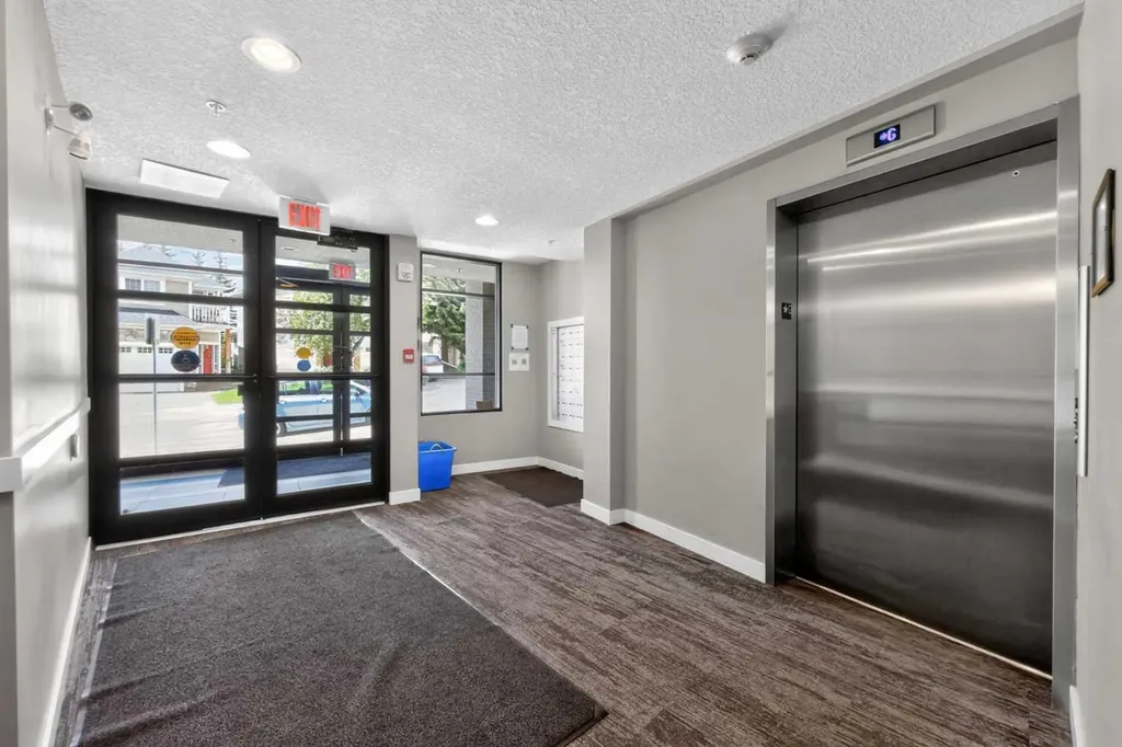 93 34 Avenue SW Calgary AB T2S 3H4
