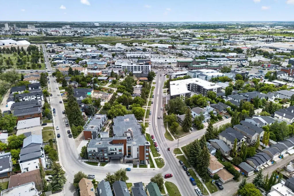 93 34 Avenue SW Calgary AB T2S 3H4