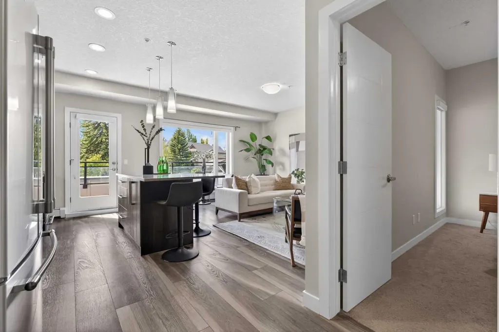 93 34 Avenue SW Calgary AB T2S 3H4