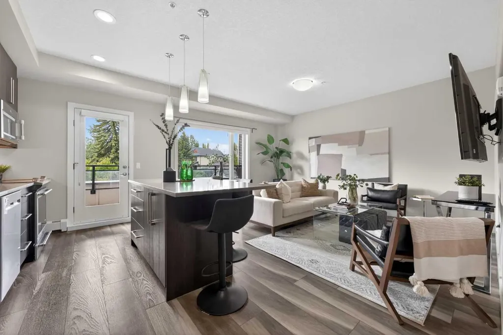 93 34 Avenue SW Calgary AB T2S 3H4