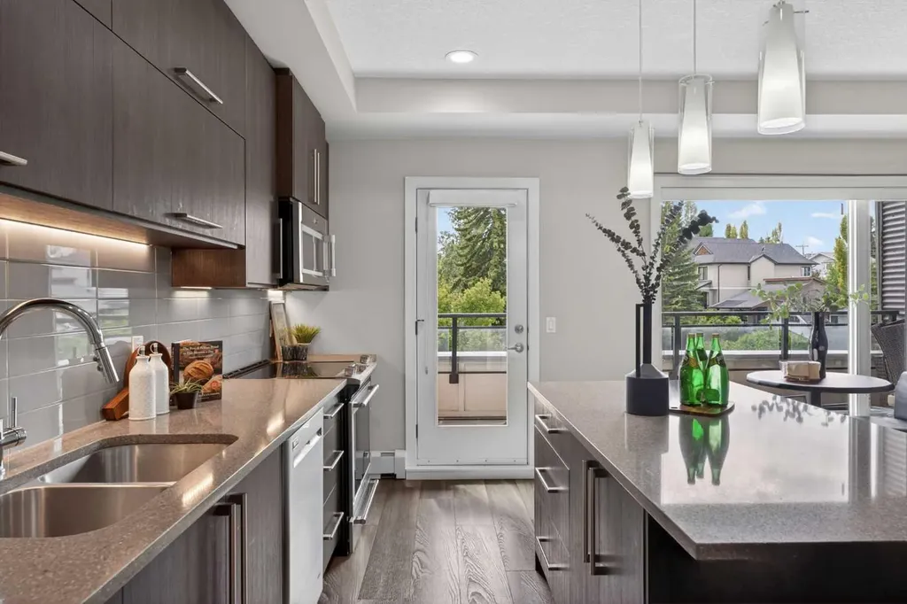 93 34 Avenue SW Calgary AB T2S 3H4