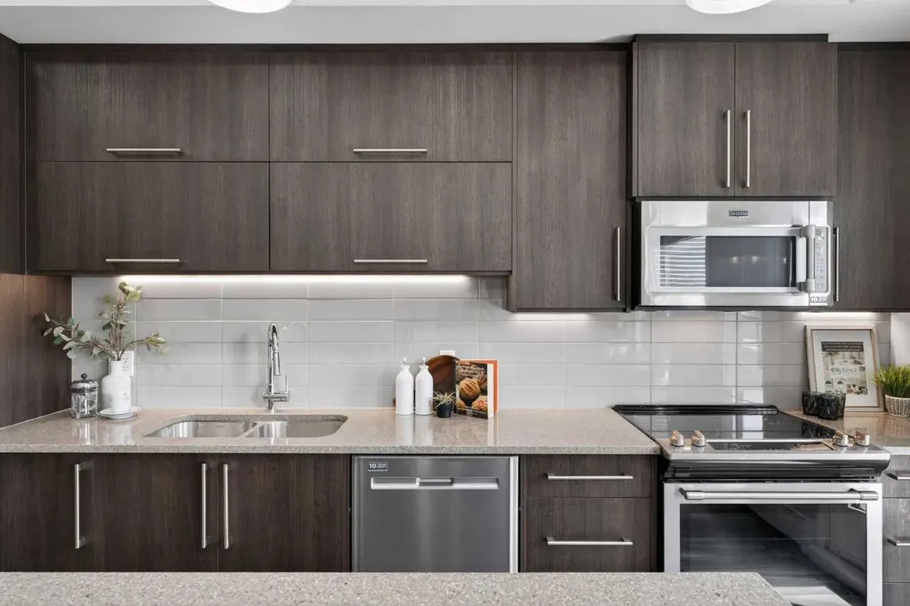 93 34 Avenue SW Calgary AB T2S 3H4
