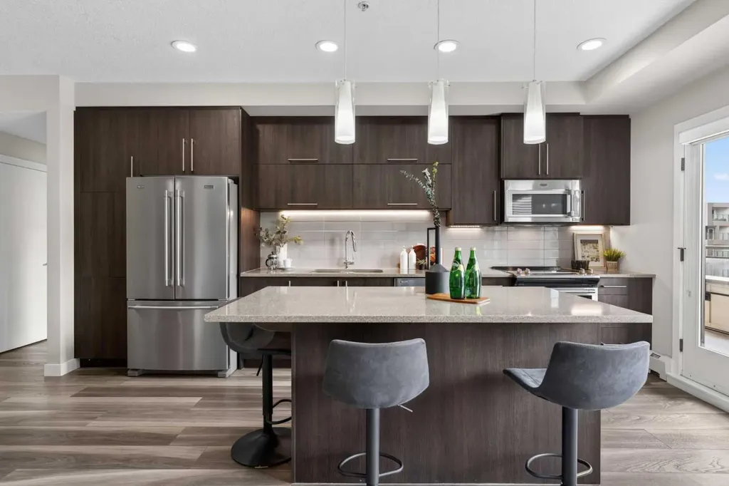 93 34 Avenue SW Calgary AB T2S 3H4