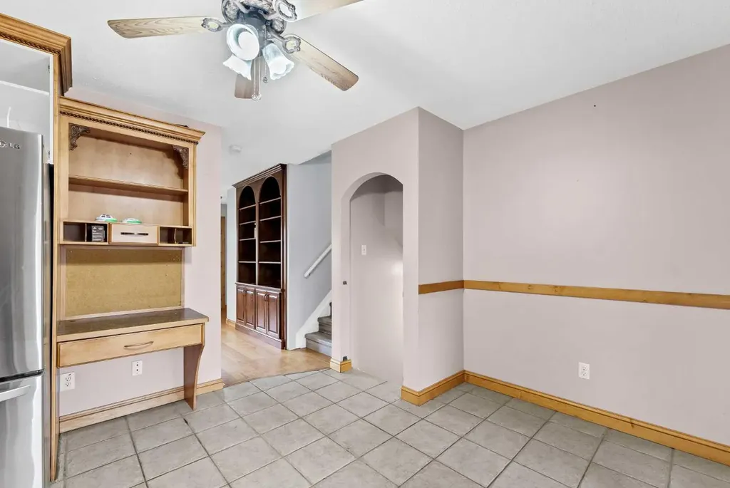 123 Rossland Road SE Medicine Hat AB T1B 2N2