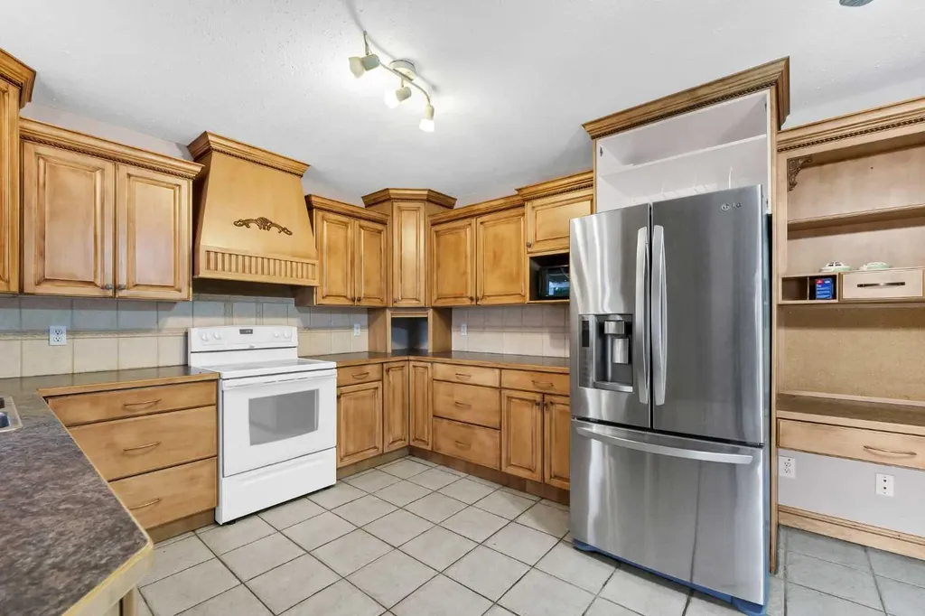 123 Rossland Road SE Medicine Hat AB T1B 2N2