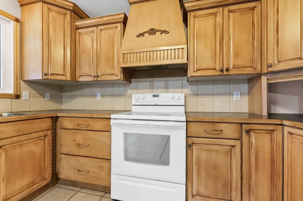 123 Rossland Road SE Medicine Hat AB T1B 2N2