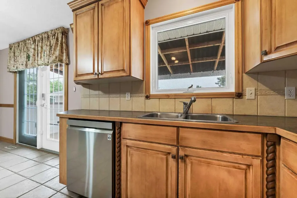 123 Rossland Road SE Medicine Hat AB T1B 2N2