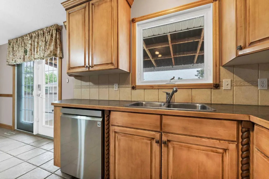 123 Rossland Road SE Medicine Hat AB T1B 2N2