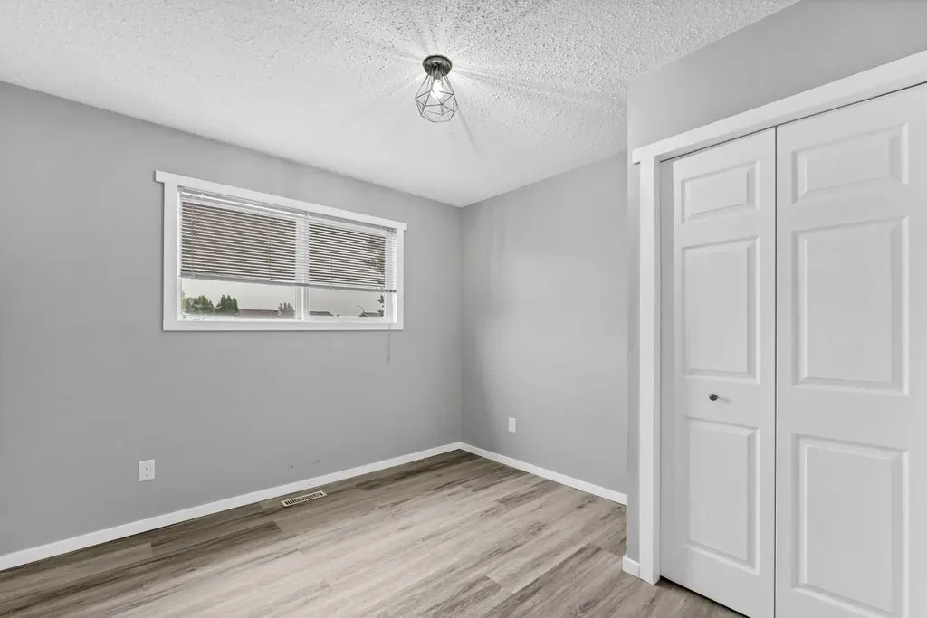 123 Rossland Road SE Medicine Hat AB T1B 2N2