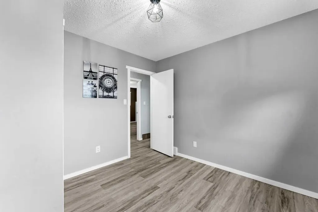 123 Rossland Road SE Medicine Hat AB T1B 2N2