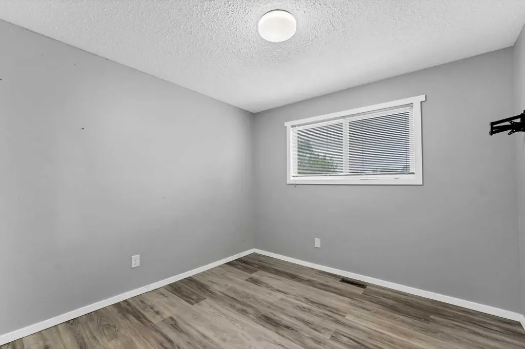 123 Rossland Road SE Medicine Hat AB T1B 2N2