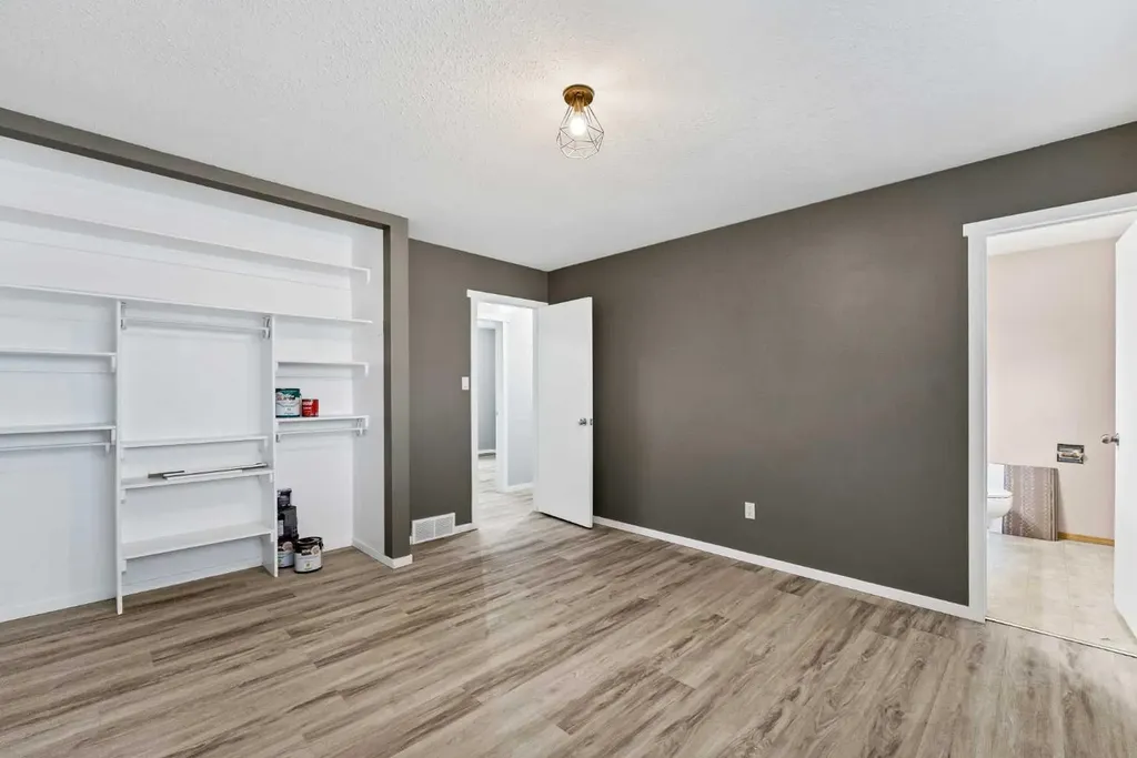 123 Rossland Road SE Medicine Hat AB T1B 2N2