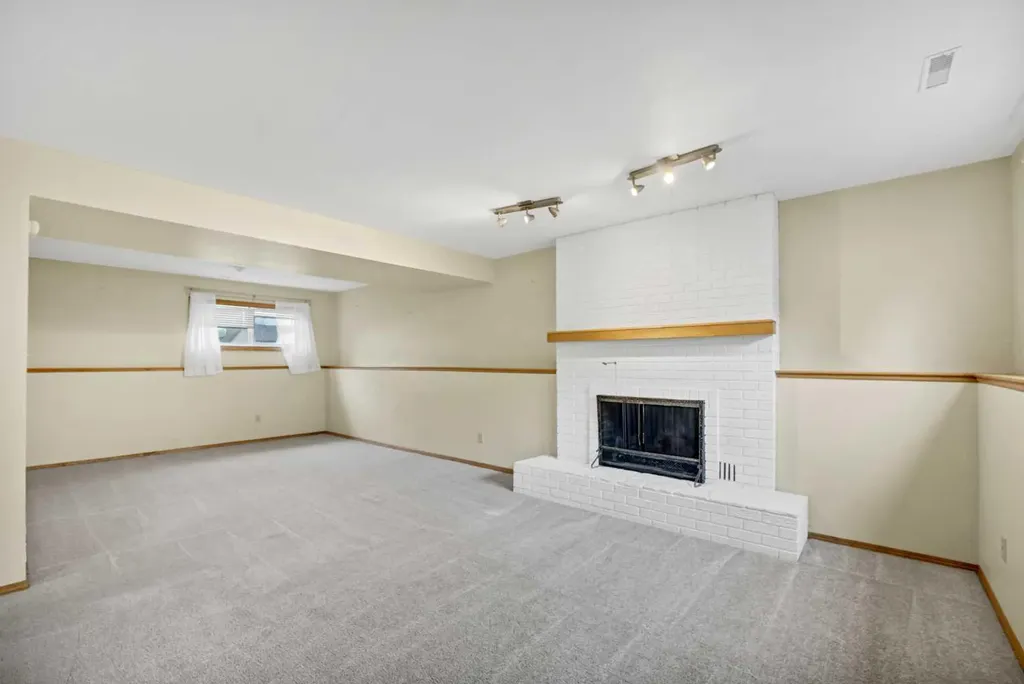 123 Rossland Road SE Medicine Hat AB T1B 2N2