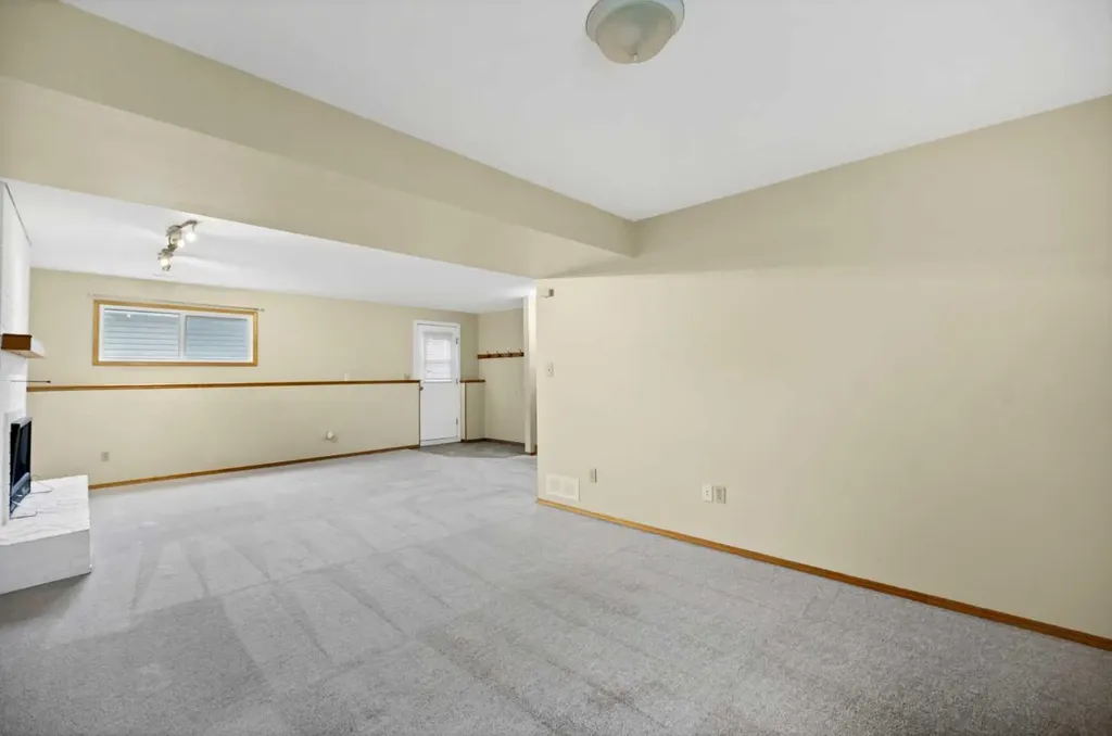 123 Rossland Road SE Medicine Hat AB T1B 2N2
