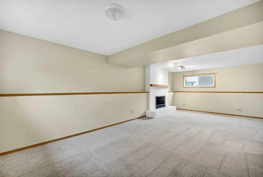 123 Rossland Road SE Medicine Hat AB T1B 2N2