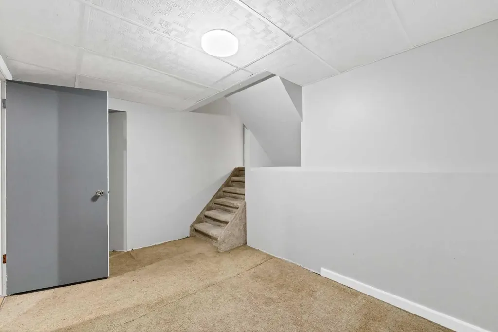 123 Rossland Road SE Medicine Hat AB T1B 2N2