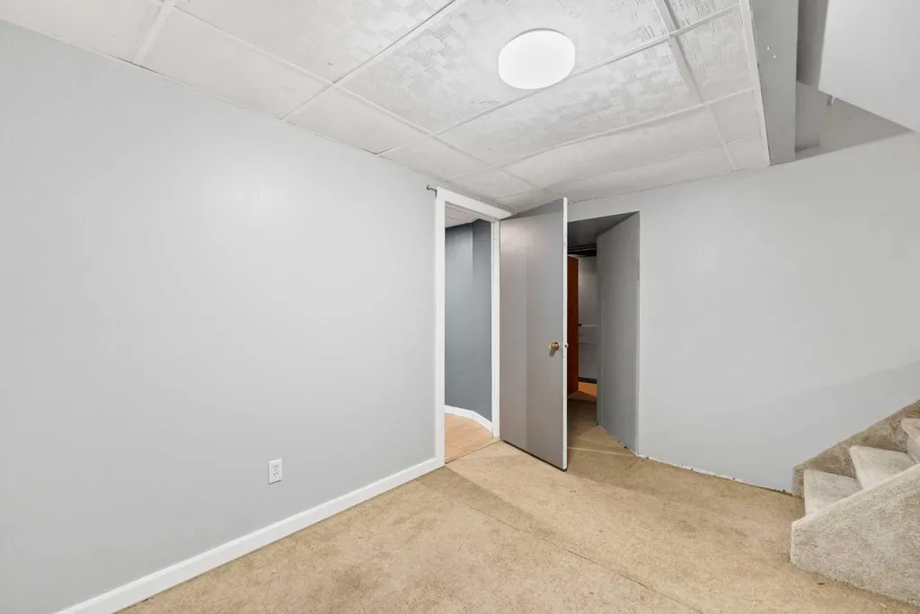 123 Rossland Road SE Medicine Hat AB T1B 2N2