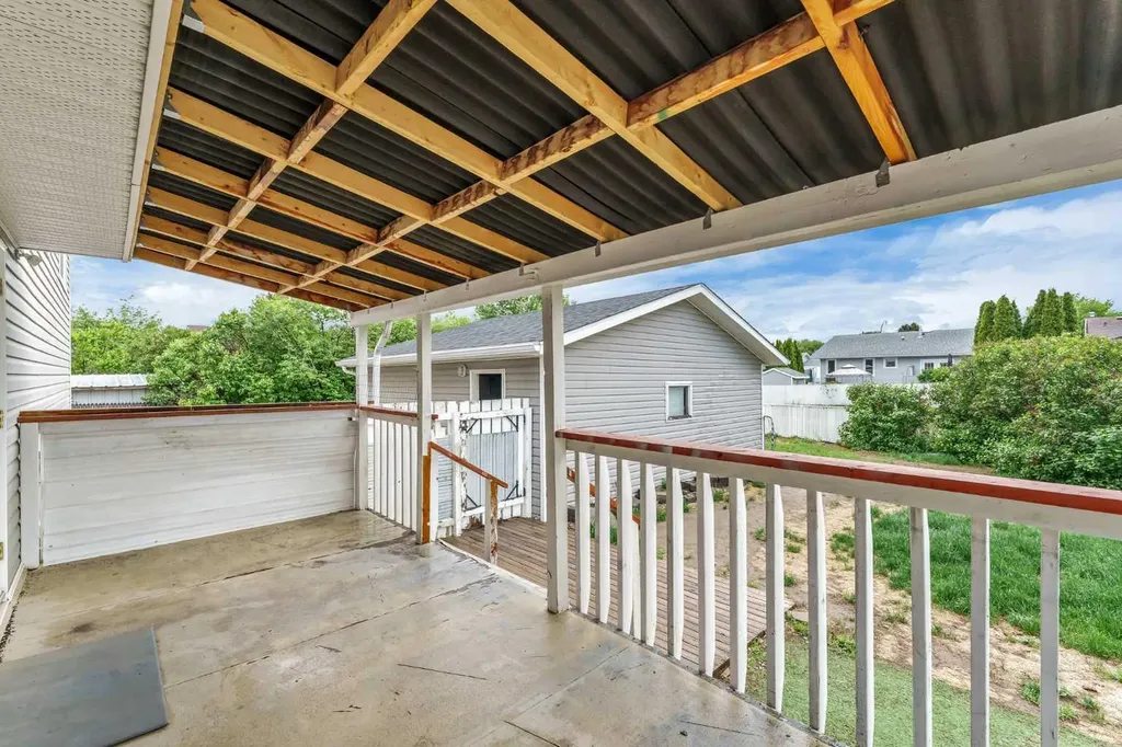 123 Rossland Road SE Medicine Hat AB T1B 2N2