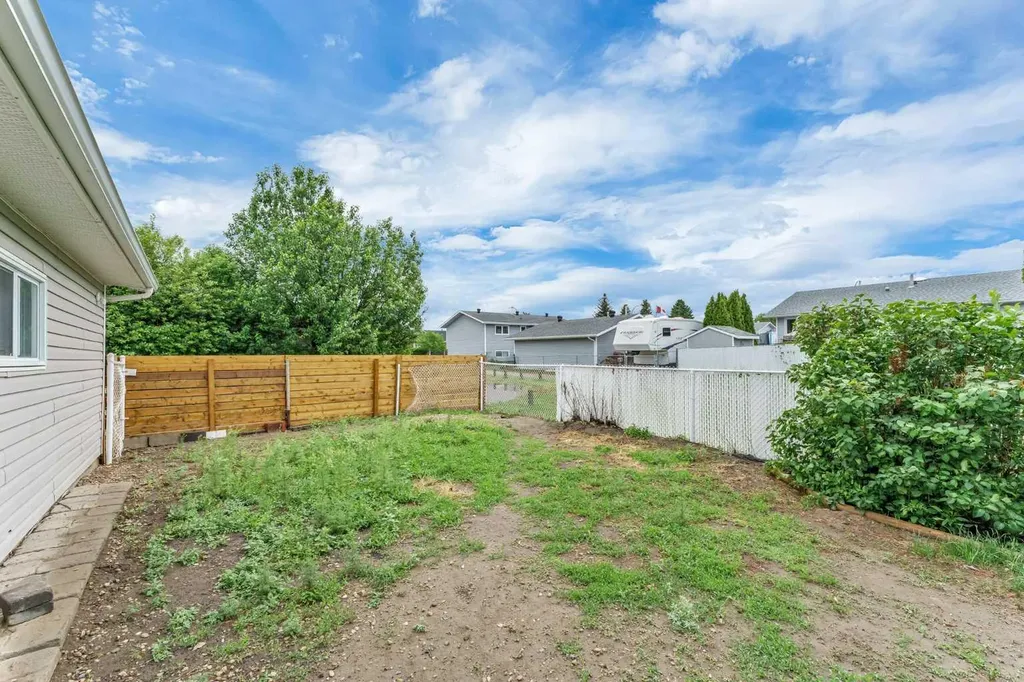 123 Rossland Road SE Medicine Hat AB T1B 2N2