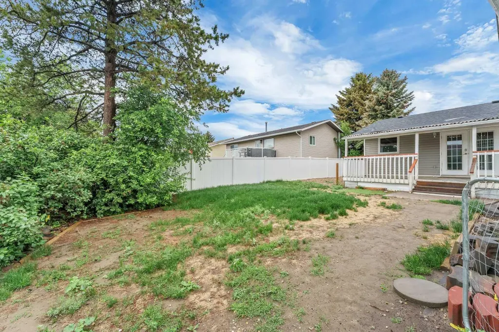 123 Rossland Road SE Medicine Hat AB T1B 2N2
