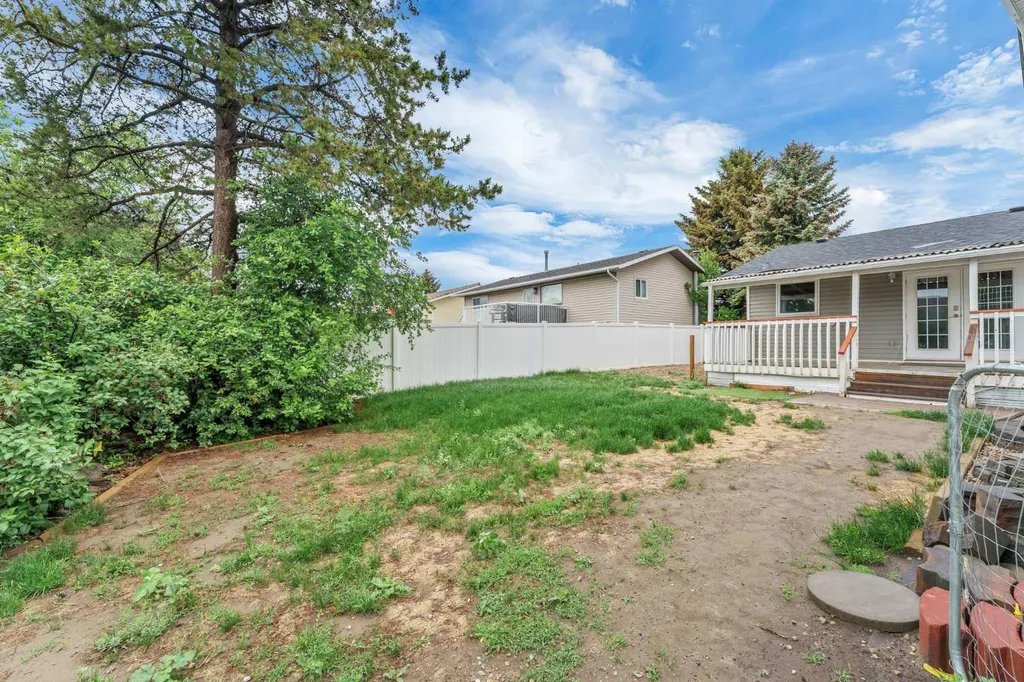 123 Rossland Road SE Medicine Hat AB T1B 2N2