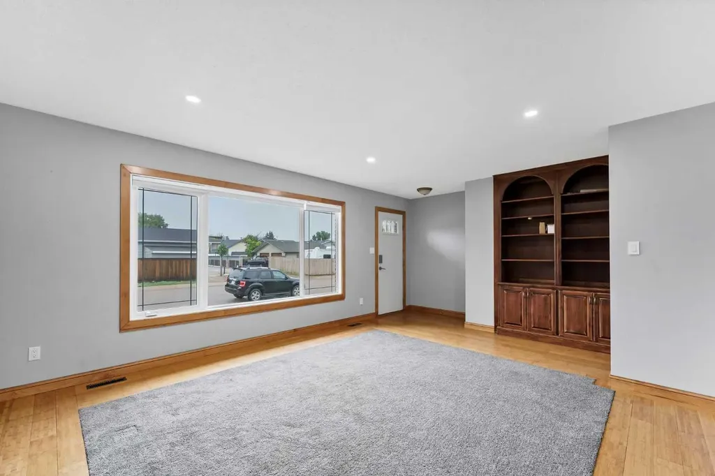 123 Rossland Road SE Medicine Hat AB T1B 2N2