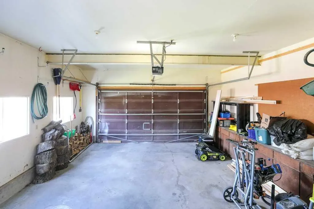 729 Columbia Boulevard W Lethbridge AB T1K 5H1