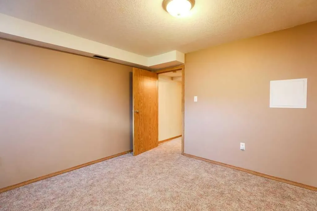 729 Columbia Boulevard W Lethbridge AB T1K 5H1