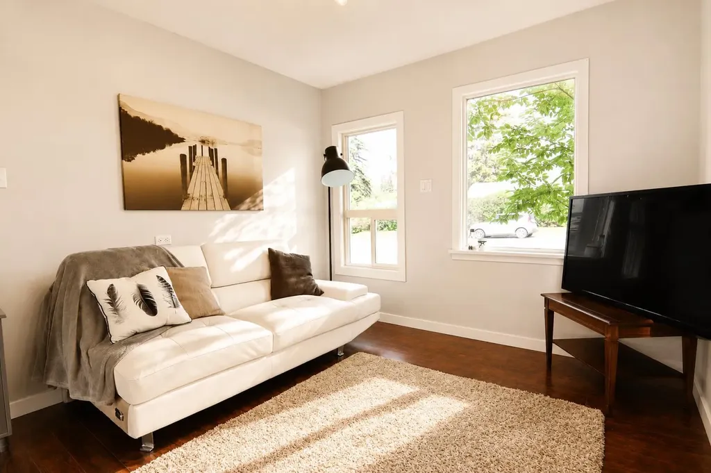 4732 52 Street Sylvan Lake AB T4S 1G5