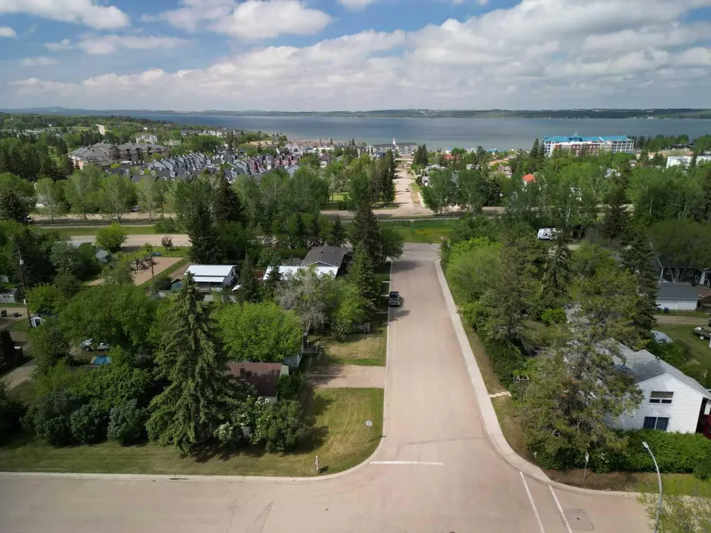 4732 52 Street Sylvan Lake AB T4S 1G5