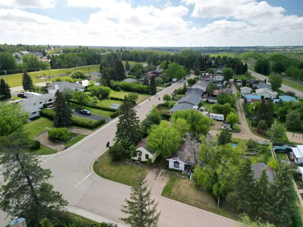 4732 52 Street Sylvan Lake AB T4S 1G5