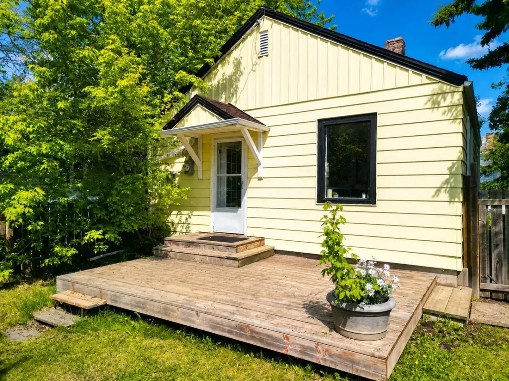 4732 52 Street Sylvan Lake AB T4S 1G5